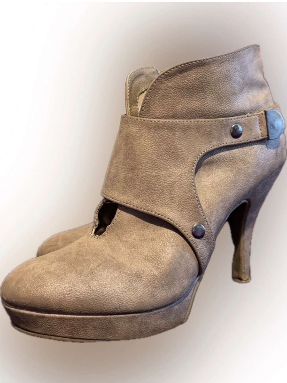Unlisted by Kenneth Cole Taupe Faux-Suede High-Heel Ankle Booties Size 7.5 Women - Picture 3 of 7